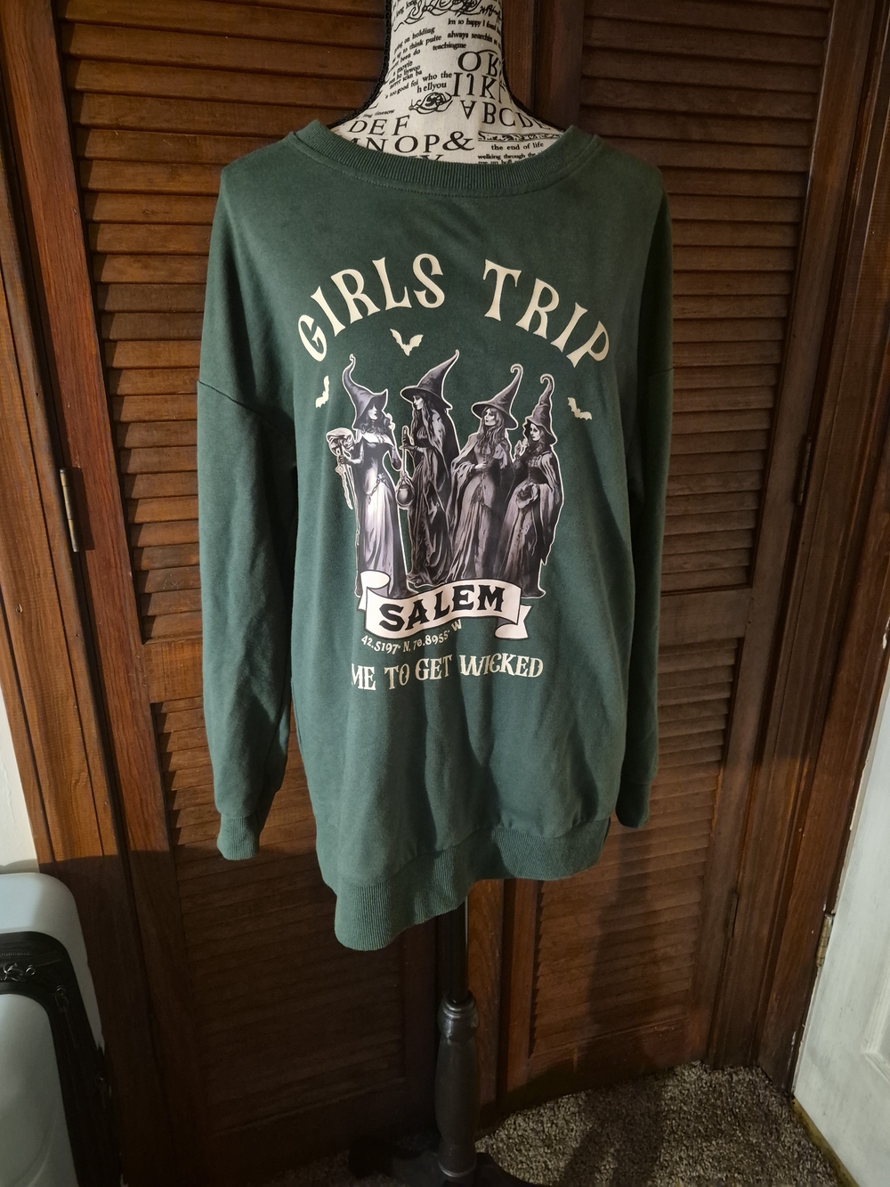 Girls Trip 'Salem' Graphic Crewneck Sweater - Dark Green